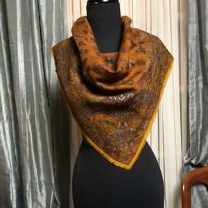 Wool scarf. 31x31